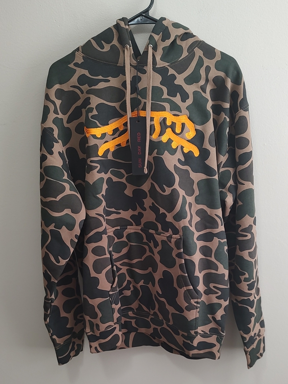 NWT TIGER WOODS Sun Day Red Icon Camo Chain Stitch Hoodie Size Medium